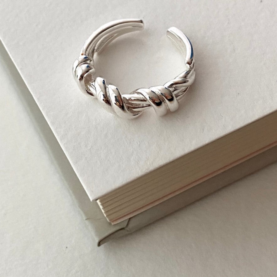 The new 925 sterling silver twist ring does not fade, and the niche design is cold and minimalist ins knot ring. nugget earrings
